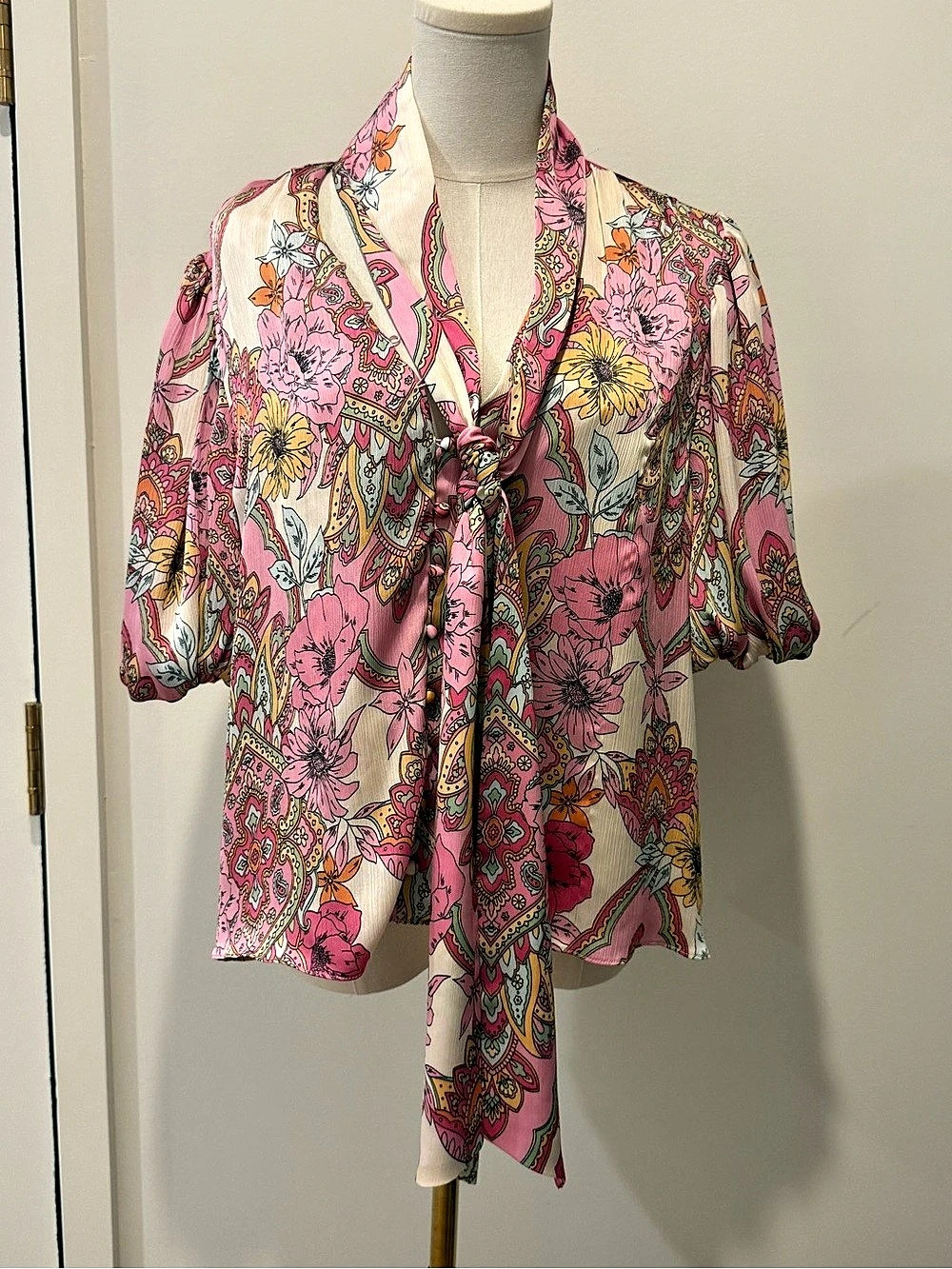 ELLIATT Paisley Floral Tie-Front Blouse in Pink & Cream XL